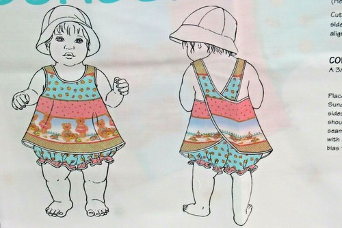 Traje de sol Daisy Kingdom panel de tela oso miel talla 13-24 libras nuevo vintage - Imagen 2 de 5