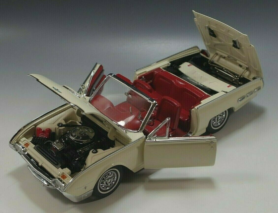 ミニカー 2889 The Danbury Mint Ford Thunderbird Danbury Mint 1:24 Scale 1961 Ford Thunderbird Convertible