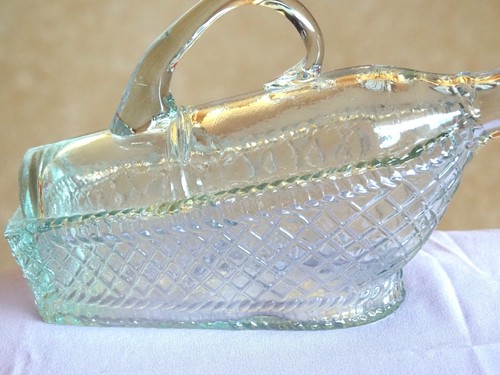 Spanish Glass Decanter, made in the shape of a Bottle in a Basket, with Handle. - Picture 12 of 13