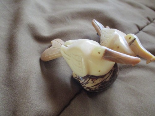 Vintage Vegetable Ivory Carving Tegua Nut Birds Excellent Condition - Picture 2 of 8