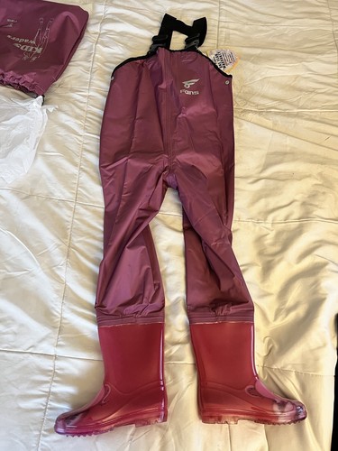 8 Fans Kids Chest Fish Ocean Waders With Boots Pink Size 12/13 Waterproof NWT - Picture 2 of 17