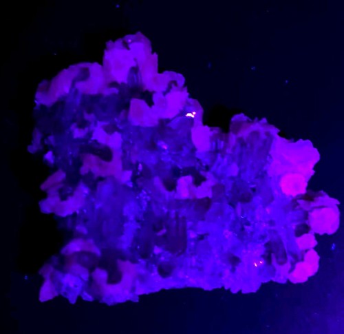 67,2 g seltene NATÜRLICHE rote Quarz Kristallcluster Calcit Fluoreszenz Probe - Bild 10 von 11