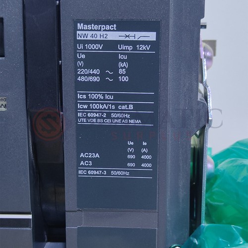 Nuevo disyuntor de aire Schneider Electric NW40H2 4000A 3P, tipo fijo (48093) - Imagen 8 de 19