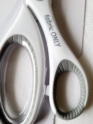 New Singer Comfort Grip Fabric Scissors 8.5" White & Gray Quilting Sewing Crafts - Picture 2 of 5