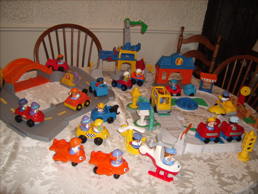 フィッシャープライス　リトルピープル　レールロード Fisher Price Little People Roadway & Train 52 Piece Lot | eBay
