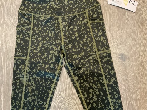 Z By Zella Girls Green Urban Animal Fleck Print Crop Leggings Size Medium 8/10 - Picture 3 of 8
