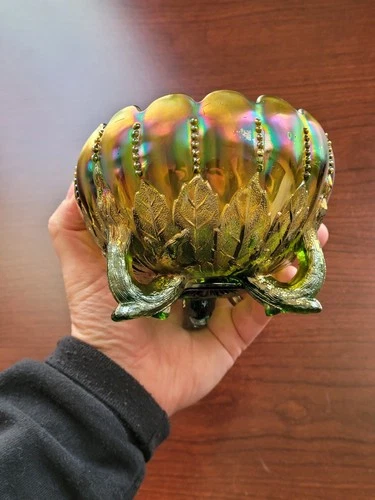 Pretty Northwood Green Carnival Glass Leaf & Beads Rose Bowl Rayed Interior