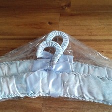 Pakiet 2 damskich wyściełanych coathangarów niebieski wzór Fabrycznie nowy bez metki Bądź świetny prezent