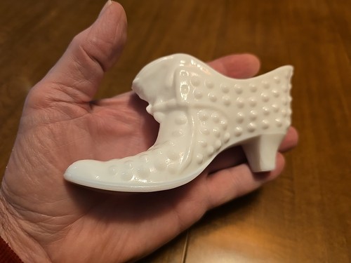 Vintage Fenton Milk Glass Hobnail Cat Head High Heel Shoe Slipper Trinket Rings - Picture 3 of 3