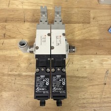 SMC VP544-5DZ1-03f-M-X538 Valve Assembly with Omron D4N-9B31 Limit Switches