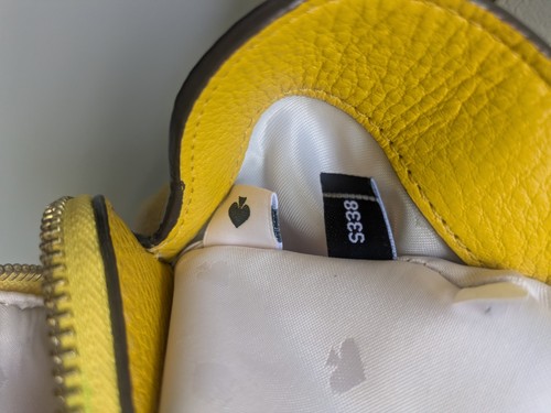 Borsa a tracolla Kate Spade New York in pelle gialla con ciottoli doppio manico - Foto 4 di 14