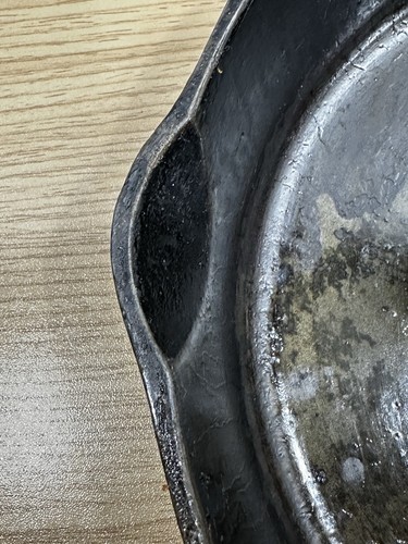 Vintage Wagner Ware Sidney - O - Cast Iron Double Spout Skillet #8 Model 1058 T - Picture 8 of 9