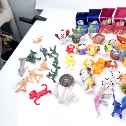 Lote Mixto De Mini Juguetes Vintage Años 90 2000 Títeres De Dedo Rey León Power Ranger - Imagen 4 de 12