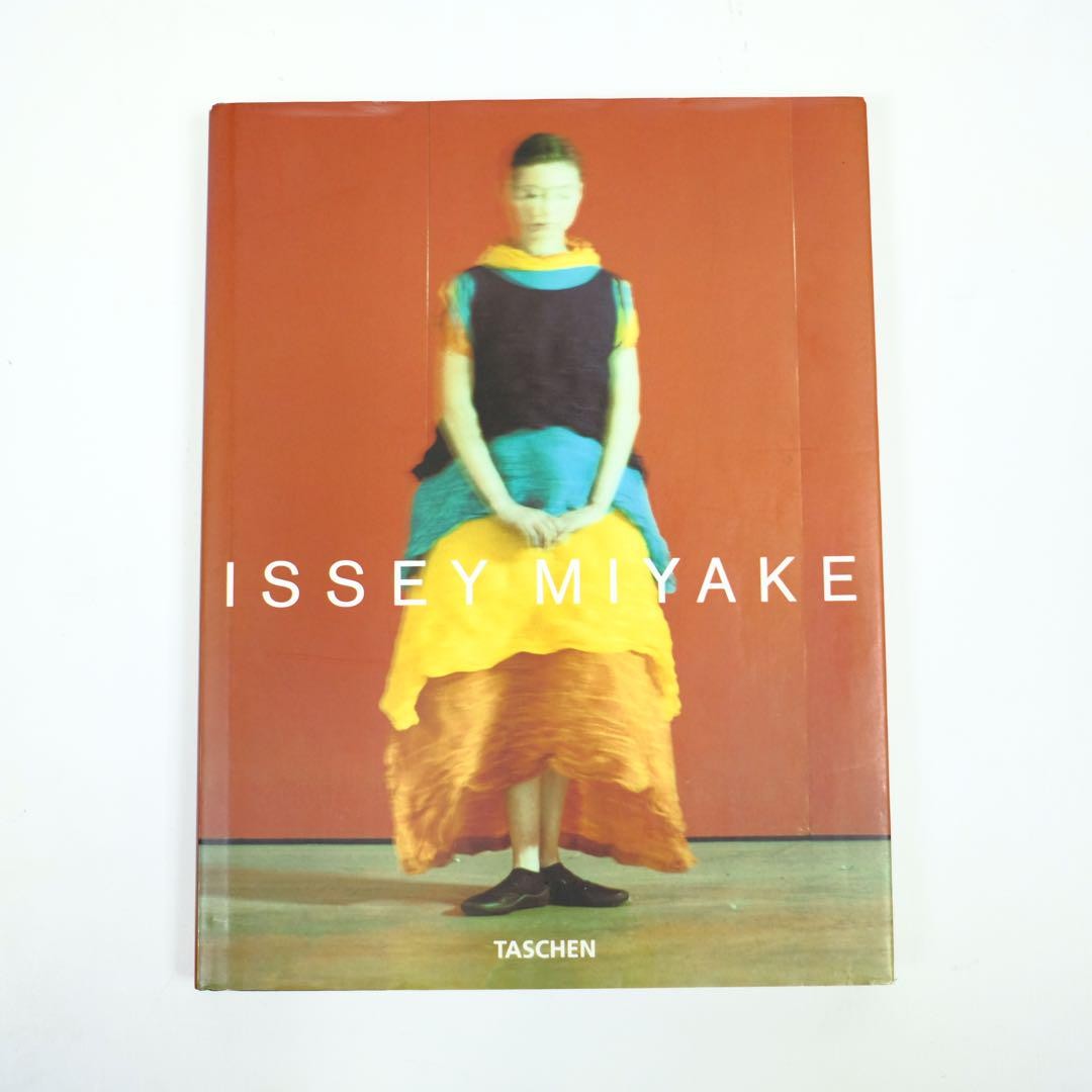 【希少】イッセイミヤケ ISSEY MIYAKE 写真集 TASCHEN Issey Miyake (Multilingual Edition): Kitamura, Midori
