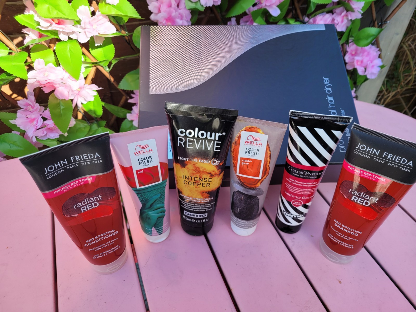 Wella John Frieda rote Haarprodukte Damen Konvolut in Ghd Box