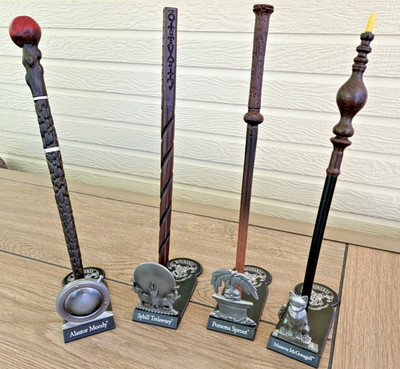 Harry Potter Noble Collection (4) Wands & Stands: Minerva Alastor Pomona Sybill
