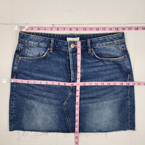 Minifalda vaquera H&M denim lavado medio deshilachada dobladillo crudo talla 8 - Imagen 8 de 14
