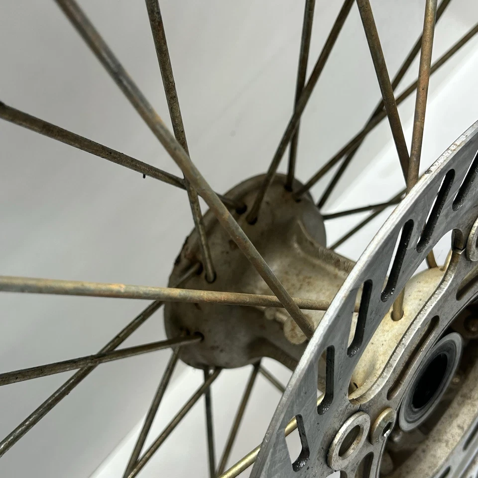 94-97 1997 KAWASAKI KX125 KX 125 MONTAJE DE RUEDA DELANTERA OEM LLANTA DOBLADA Foto 4 de 4