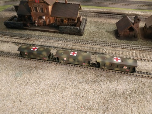 ARNOLD, WWII MILITARY SET OF AMBULANCE WAGONS, SCALE N - Picture 9 of 10