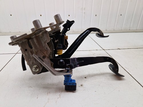Ford Transit MK8 2017 Pedal Box Assembly & Clutch Master Cylinder - Picture 18 of 24