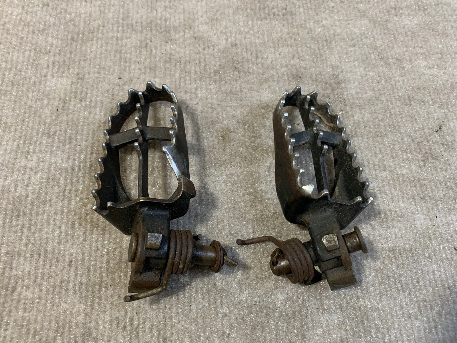 2003 YAMAHA YZ250F YZ 250   Foot Pegs - OEM PAIR
