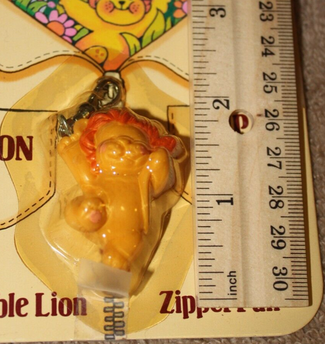 1983 Vintage Avon Zip A Zoo Loveable Lion Cremallera Tirar Dije Nuevo de Lote Antiguo Clip On - Imagen 2 de 3