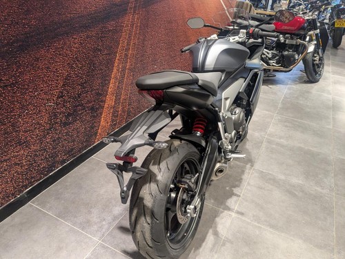 2025 Triumph Daytona 660 - Picture 12 of 20