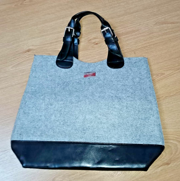 bolso de mano para mujer  HUGO BOSS, elegante y sencillo color gris