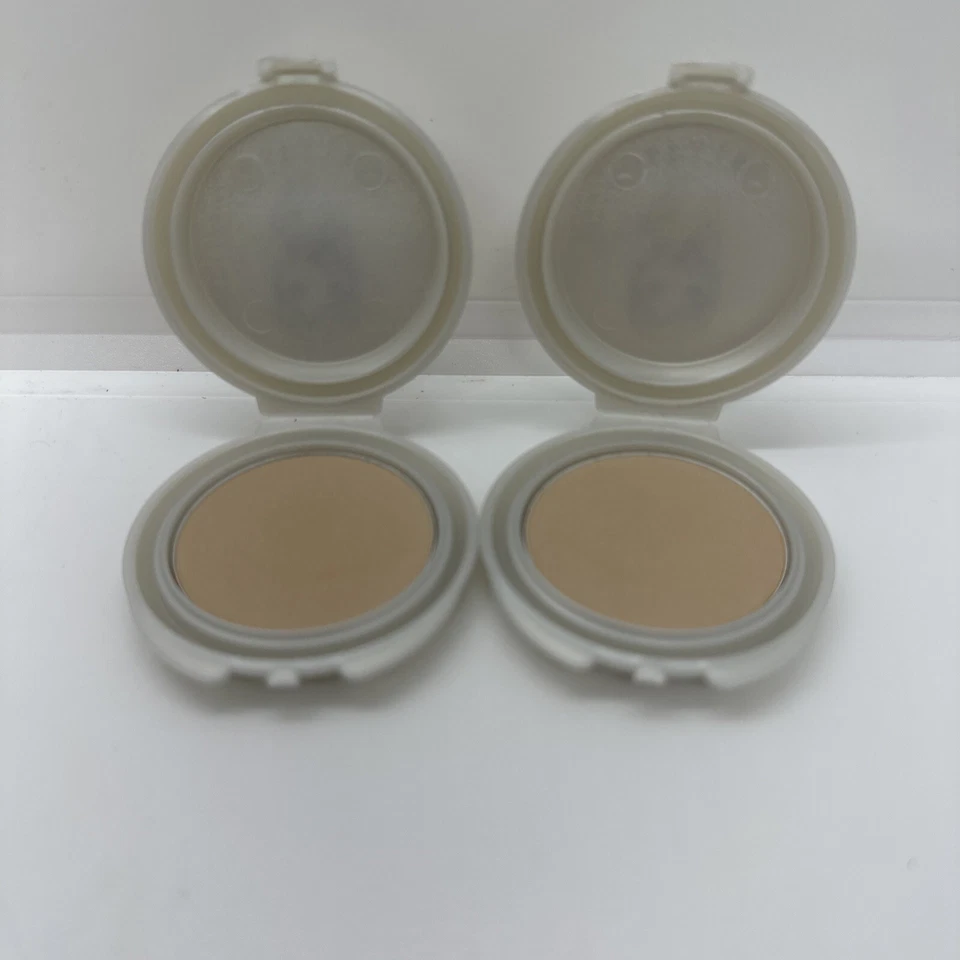 Base en polvo facial iluminadora Stila 2 Mini Compacts 40 vatios maquillaje en vatios Foto 2 de 4