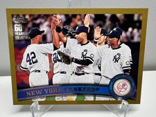 2011 Topps New York Yankees Team Card #424 Gold Parallel /2011