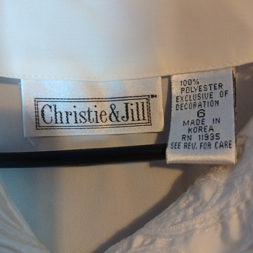 Blusa Christie and Jill Marfil Botones Cubiertos Nueva Con Etiquetas Bordado Femenino - Imagen 3 de 10