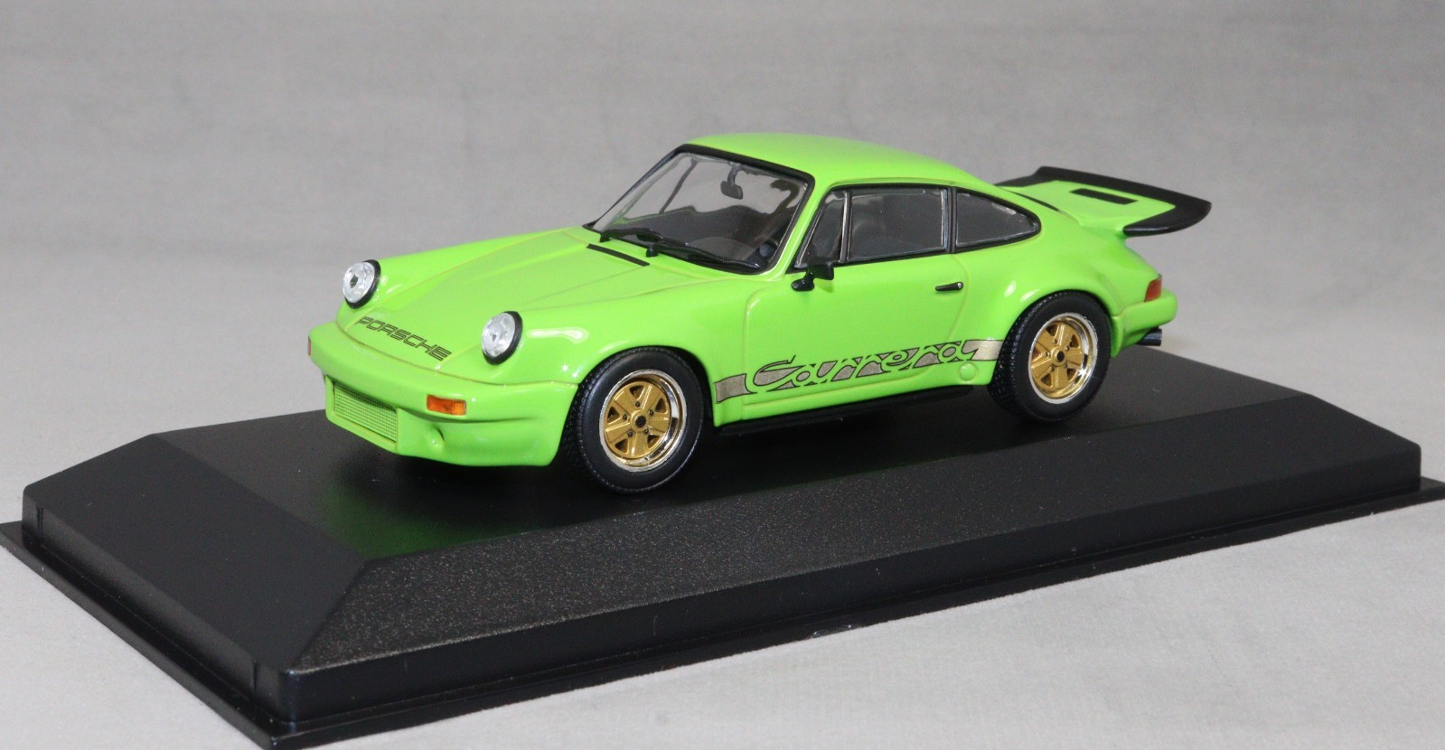 Minichamps Maxichamps Porsche 911 Carrera RS 3.0 in Green 1974 940063121 1/43NEW