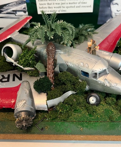 Amelia Earhart Lockheed 10 Model Diorama "The Last Landing" Fantasy Creation  - Bild 7 von 9