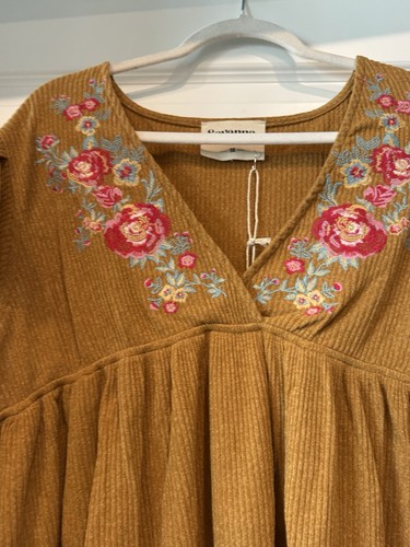 NWT Savanna Jane Mustard yellow/ Gold Embroidered V-neck Knit top 1X - Picture 2 of 7