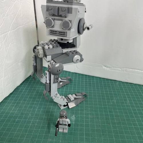 LEGO Star Wars: AT-ST (7657) *complete with Minifigure - Picture 12 of 13