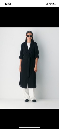 Neu mit Etikett Aritzia Babaton Kahlo Morgenmantel Jacke Größe Small in Schwarz
