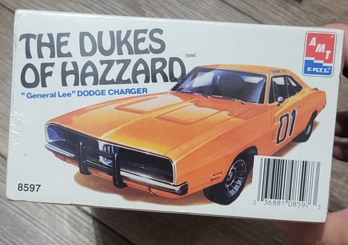 The Dukes of Hazzard Dodge Charger " General Lee" Model Kit (N.O.S.) - Picture 2 of 5