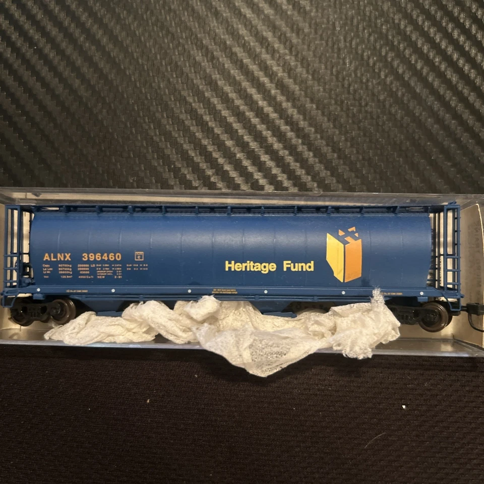 Model Power & Micro Trains N Scale #39 Lot Of 4 Hopper 44020 3490 94050 C-6 - Image 3 of 4