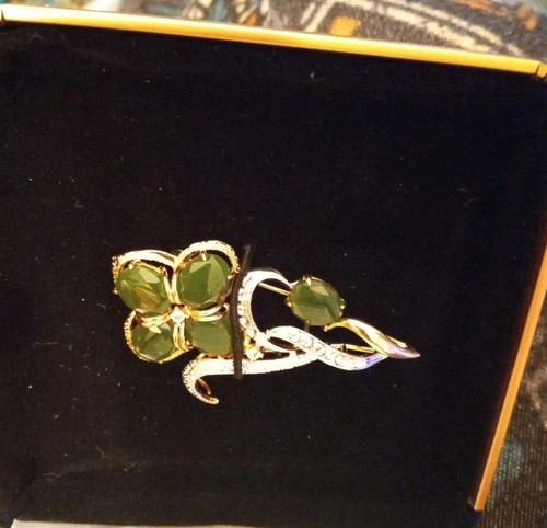 Vintage China Jade Grün Blume Brosche Anstecknadel Cabochon Strass Goldfarben Etui - Bild 4 von 8