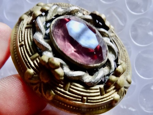 bROOCH ETRUSCAN REVIVAL PURPLE GLASS BRASS SILVER TONE VINTAGE JEWELRY neocurio - Picture 10 of 10