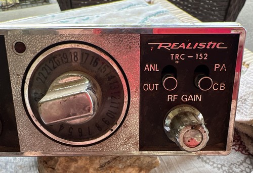 Realistic CB Radio Vintage TRC-152 Estate Find Needs Cleaned With Mic See Pics - Picture 2 of 11
