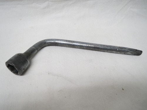 VINTAGE CAR TOOL KIT 20mm LUG NUT WRENCH WITH HUB CAP REMOVER PRY BAR - Imagen 1 de 6