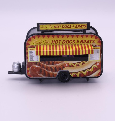 HO Scale Fully Assembled Hot Dog Food Trailer with Figures and Bonus Items - Picture 2 of 10
