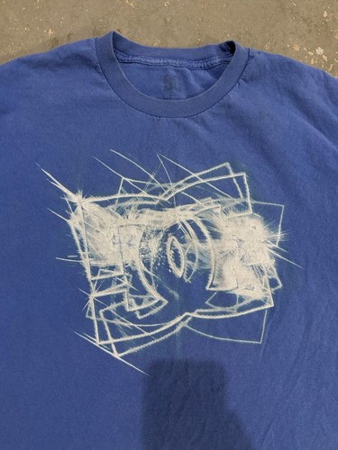 Vintage Distressed Blue DC Shoes Lighting Y2K Grunge Skater Graphic Shirt-Size L - Picture 2 of 6