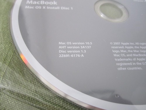 MacBook OS X Install Disc 1 & Mac OS X Install Disc 2 w/ Booklet & Protect Plan - Picture 7 of 19