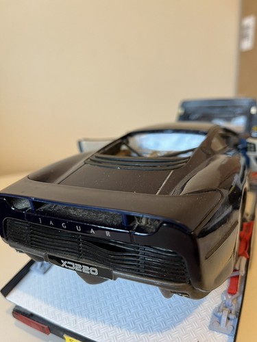 Maisto Jaguar XJ220 1/18 Scale Die Cast Model Working Steering Collectable - Picture 7 of 11