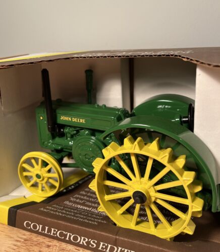 ERTL 1990, John Deere 1953 Model "D" Tractor, No. 5596, 1/16 Scale,MIB (B147) - Picture 2 of 6