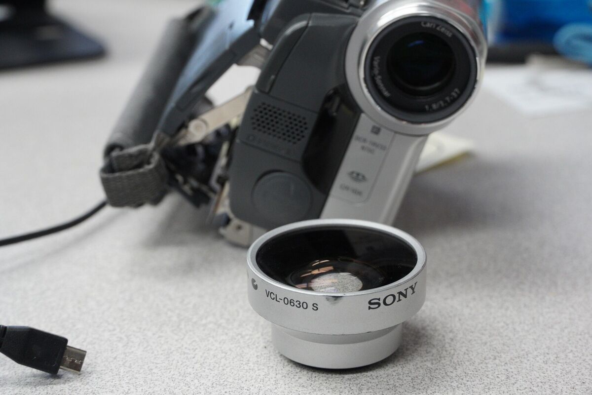 Sony Handycam DCR-TRV33 Mini DV Camcorder withe extra Sony Sony Handycam DCR-TRV33 Mini DV Camcorder withe extra Sony
