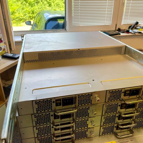 HP HPE StorageWorks 8/24 SAN Switch Brocade 300 24 ports active, licenses - Picture 3 of 3