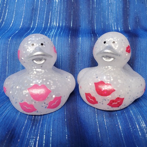 Fun Flock! 13 Valentines Rubber Ducks Mini Hearts Glitter Lips Text Be Mine NEW - Picture 7 of 8
